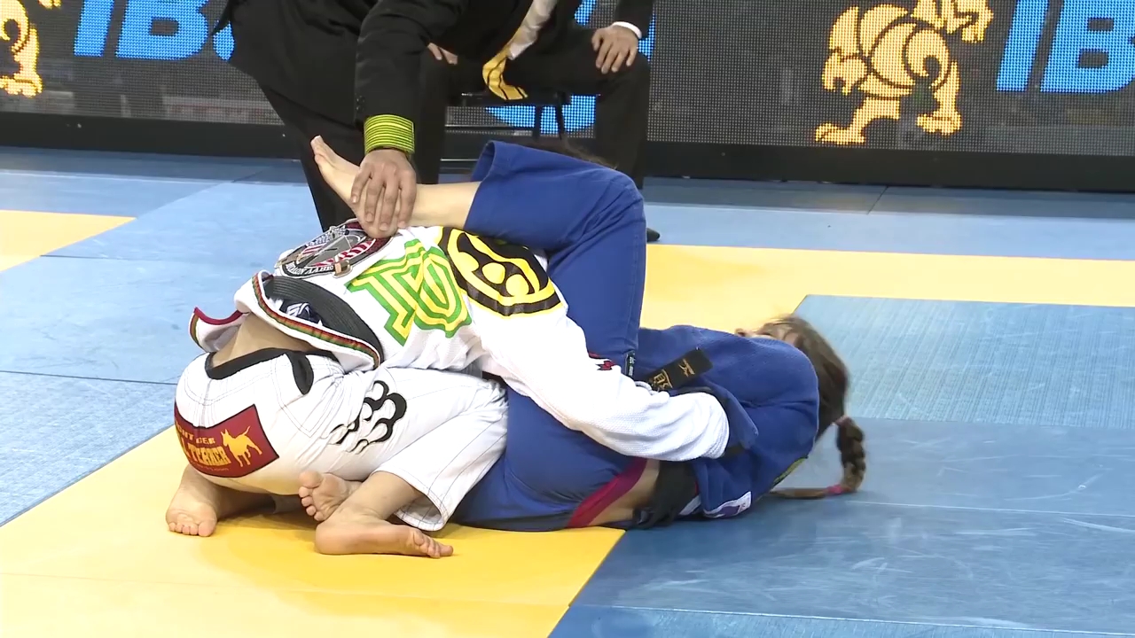 巴西柔术麦肯齐·琳恩·邓恩 vs 塔米·阿拉娜·穆苏梅奇