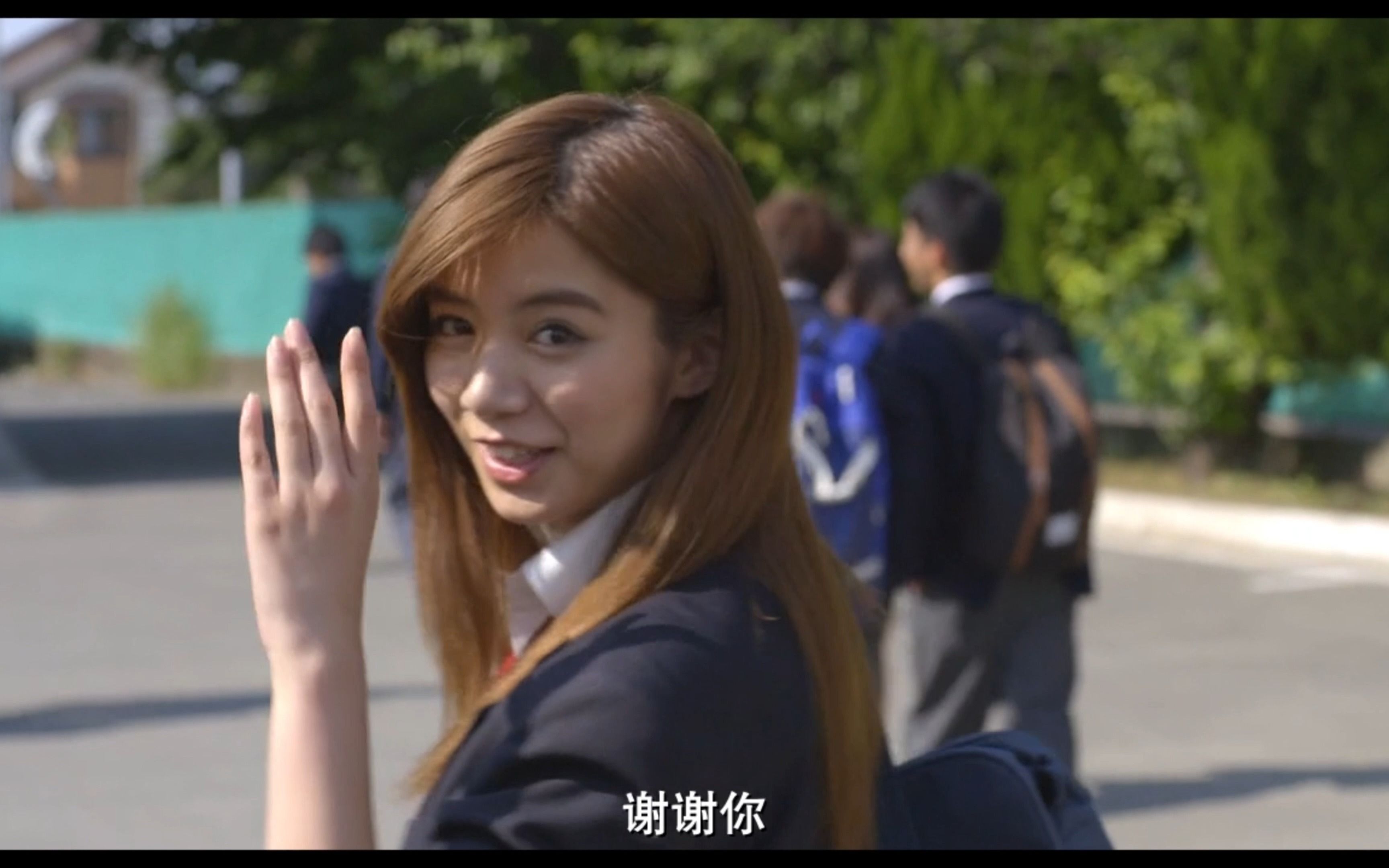 穿着校服的池田依来沙帅气又酷,女生看了都想交往