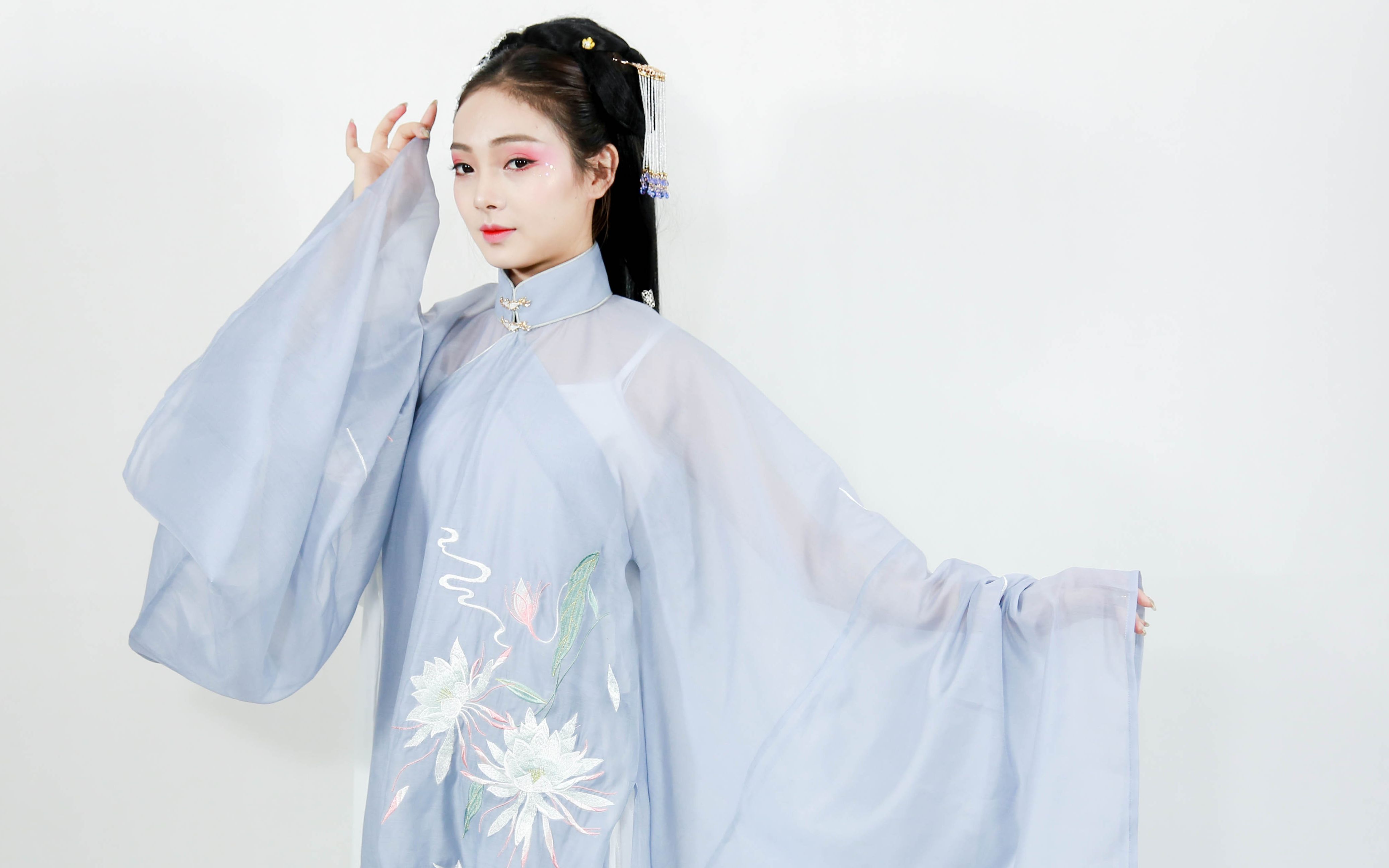 齐胸六米摆汉服转圈圈日常——岫见青安原创汉服