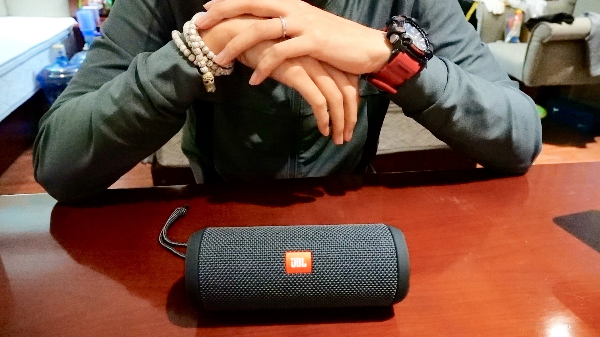 1616jbl flip essential 无线蓝牙音箱 低音炮开箱试听(很不专业