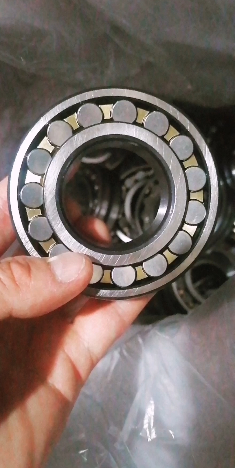 大量外贸订单运转世界大国龙腾龙出东方腾达天下矿山机械专用轴承破碎