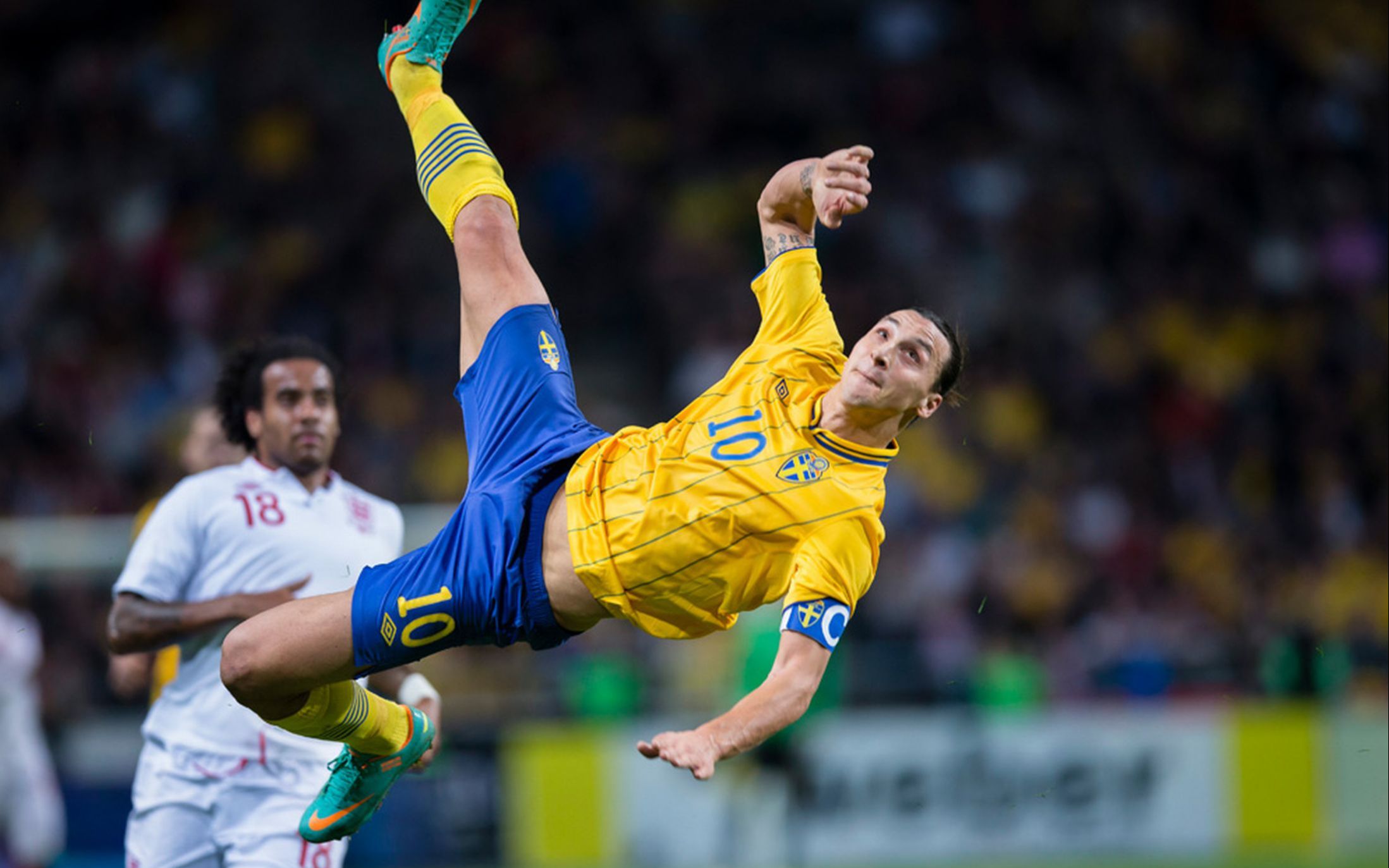 四分钟看遍足坛各种倒钩!