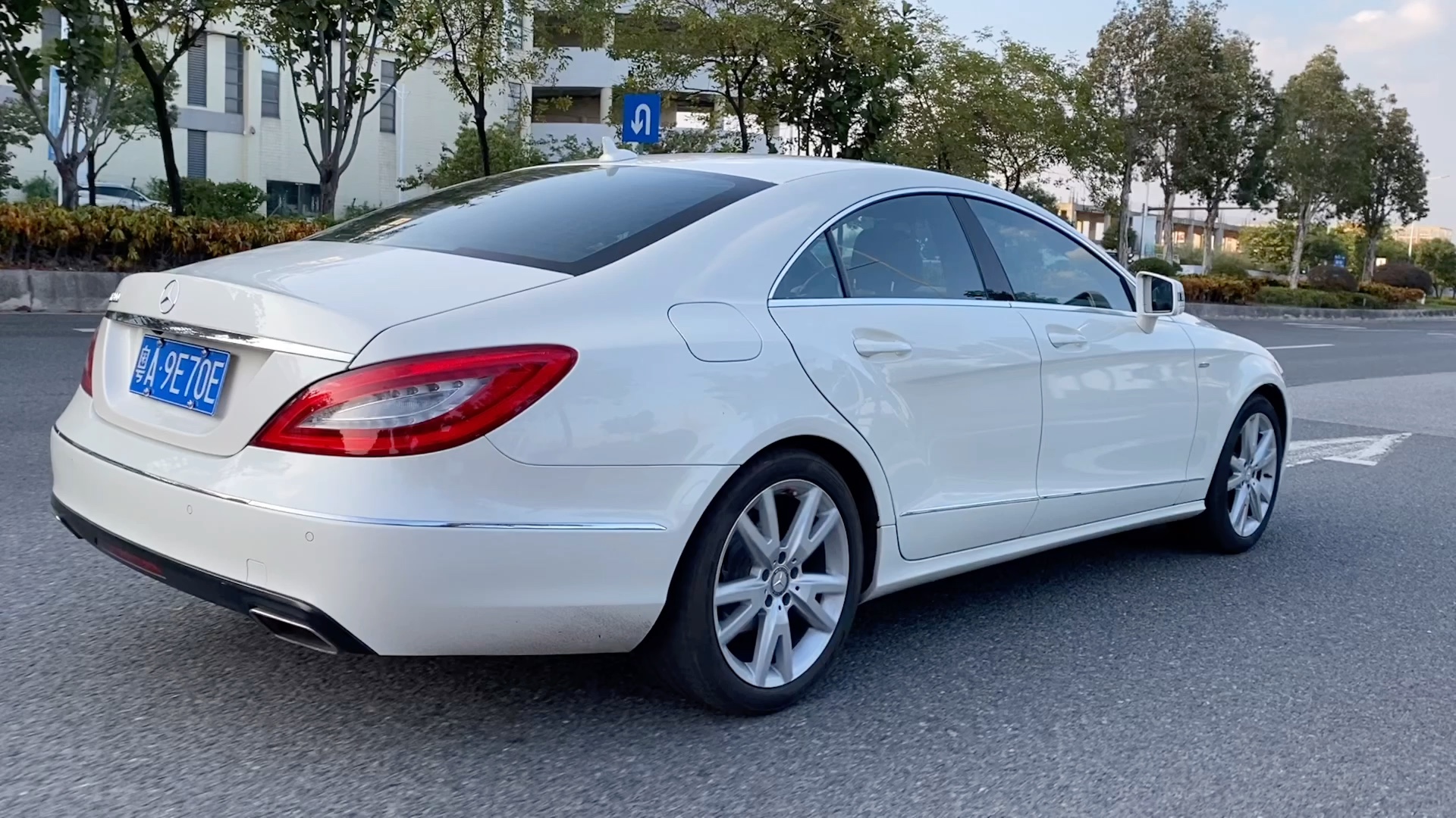 奔驰cls行走姿态 w218底盘代号 3.5l v6发动机