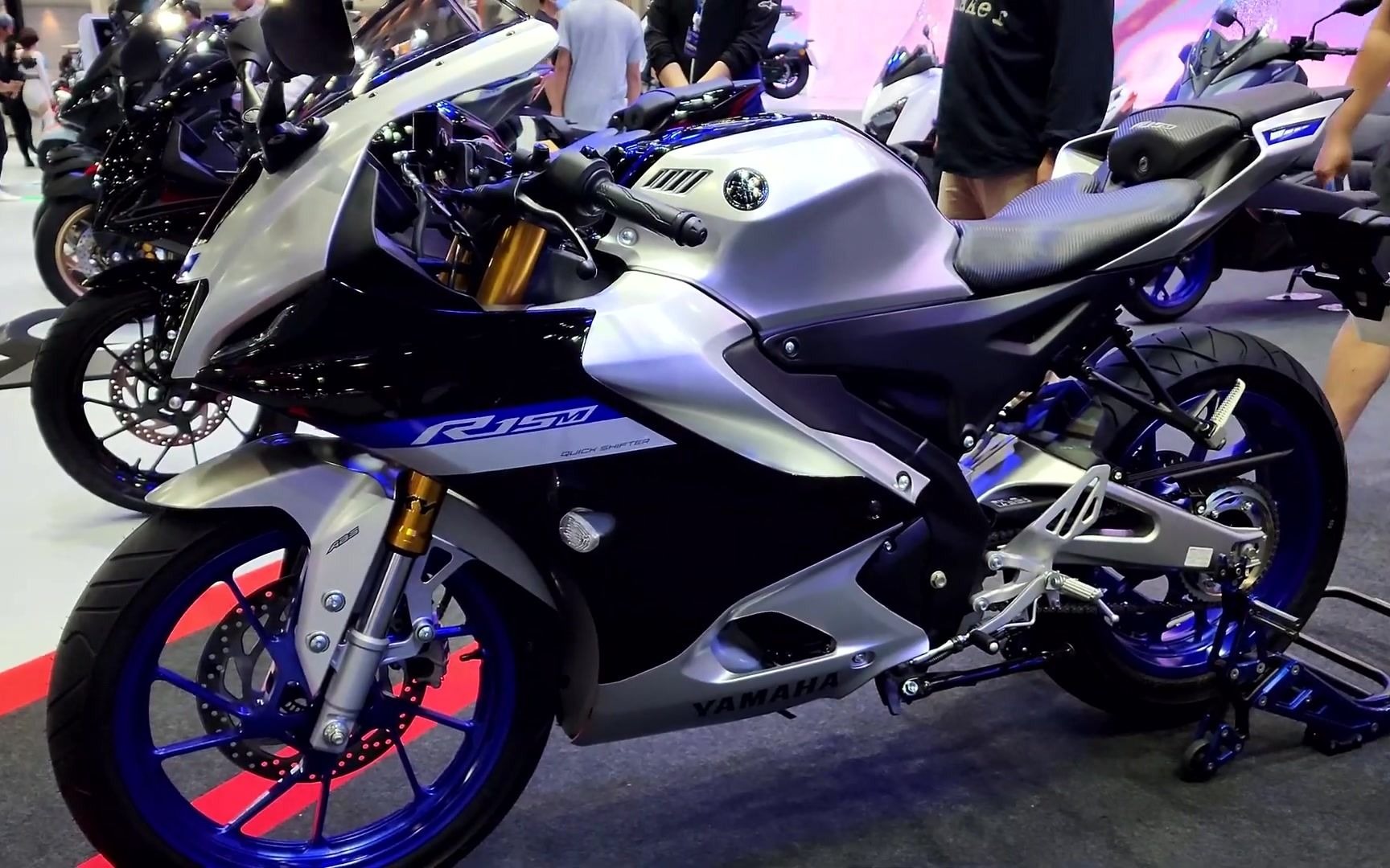 2022 款 yamaha r15m 車展實拍,同級最強150仿賽!