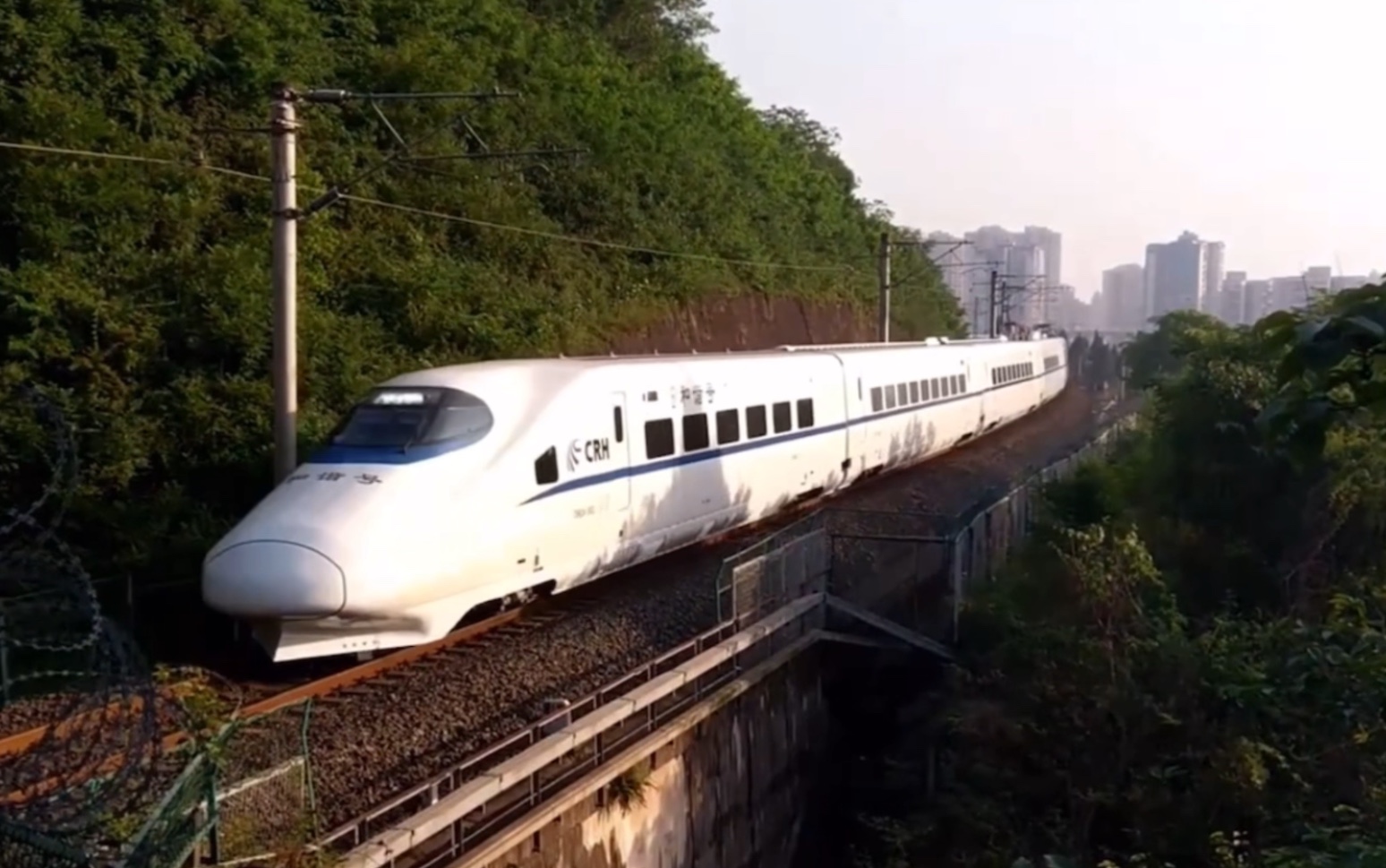 [图]D2244成都东-福州（CRH2A-2453-2219）通过遂宁半山枫景天桥7:35 20210501