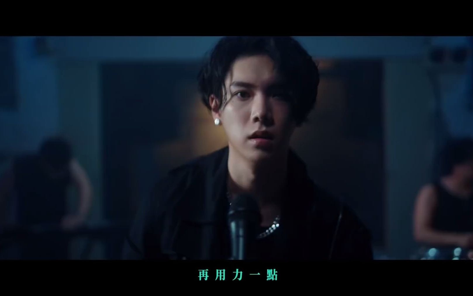 [图]杨宇腾YU《邃宇 Dark Wings》首波主打歌〈怀疑爱 Doubt About Love〉