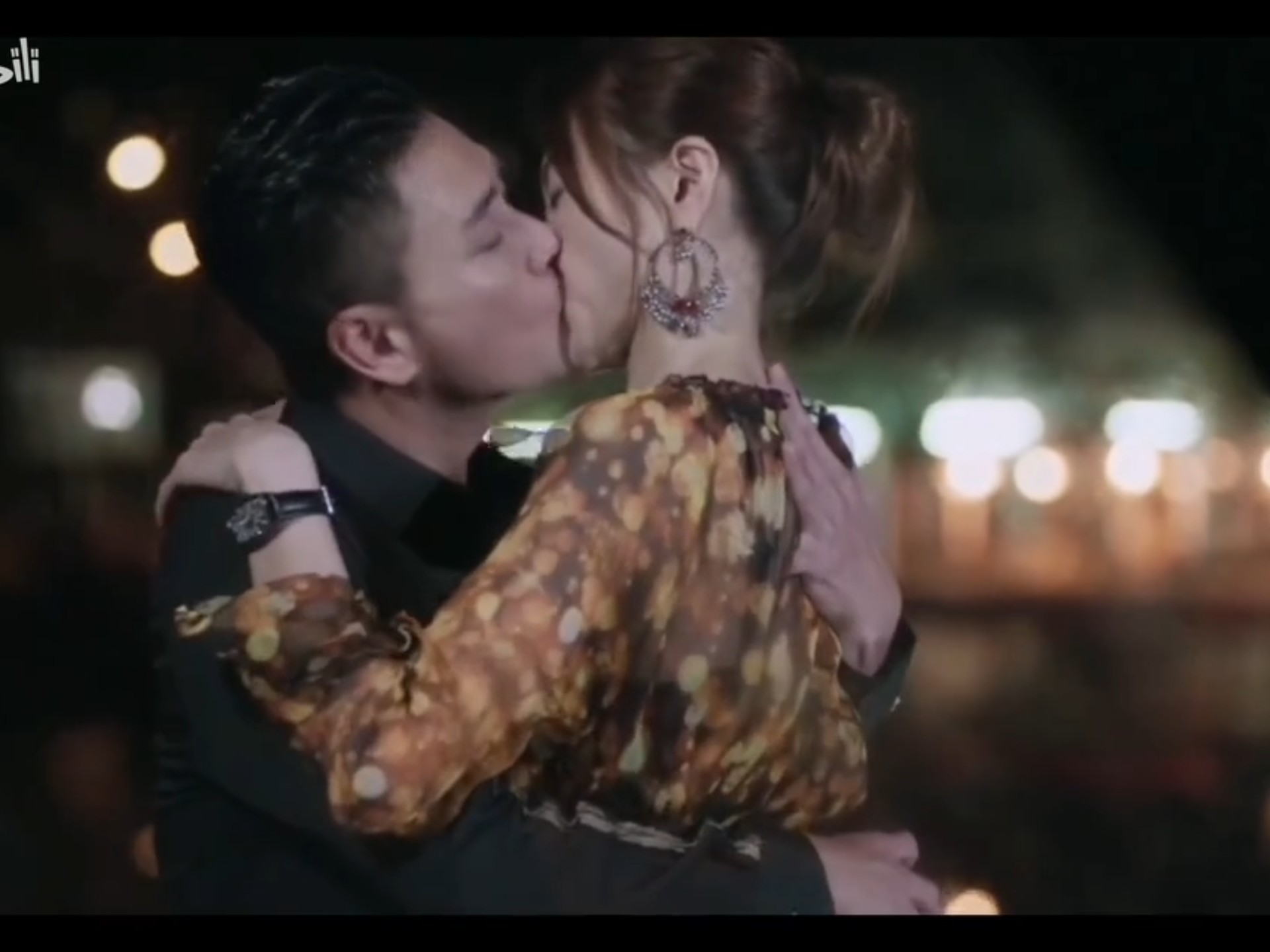 周秀娜的婚礼吻戏视频