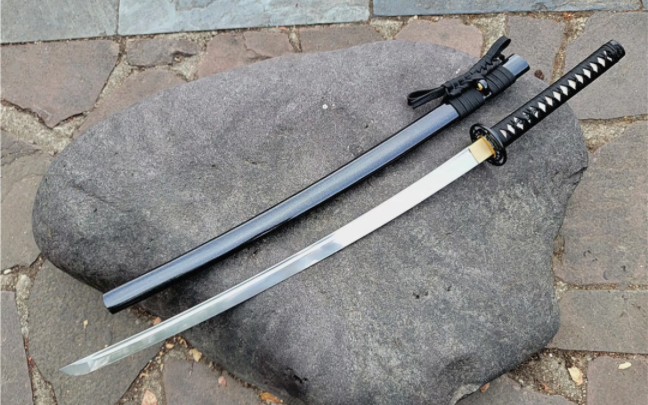 夜莺2 来到新疆半年不碰刀 在这个全面禁刀的城市今天突然连最简单的