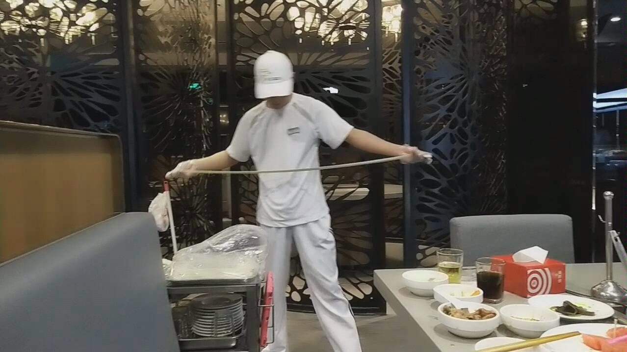 海底捞甩面小哥