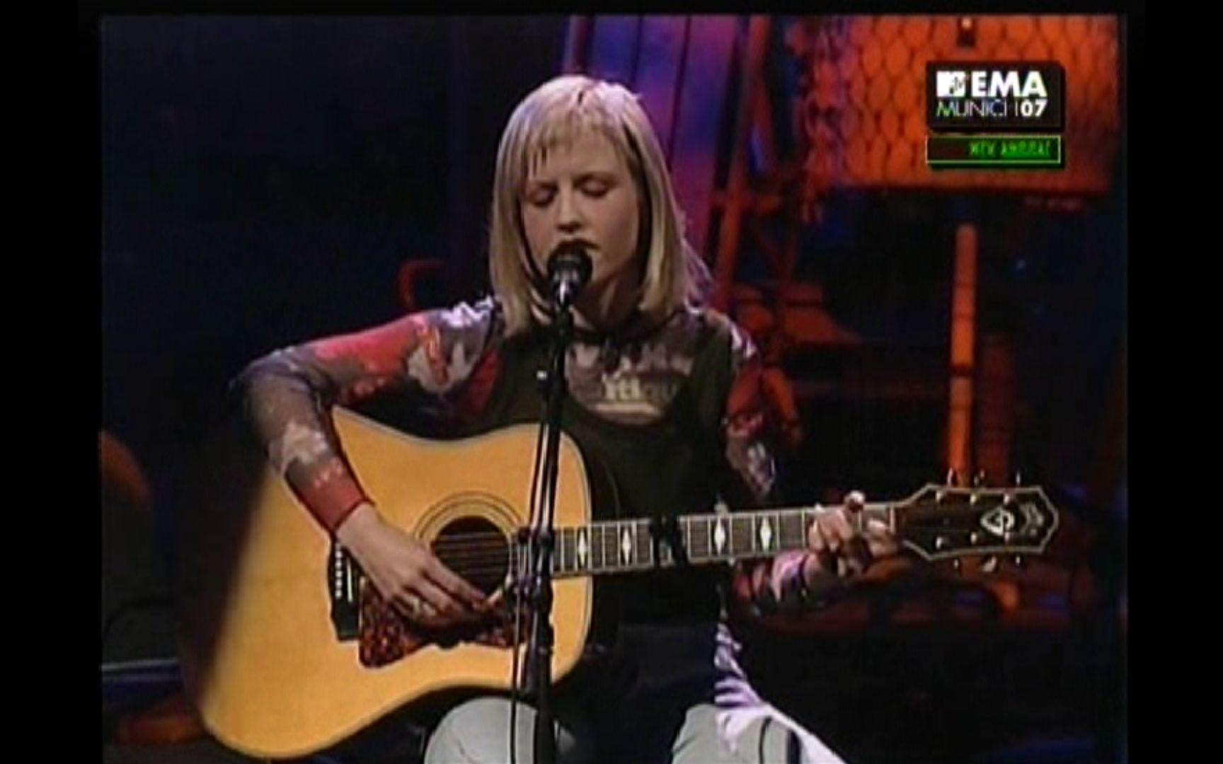 [图]The Cranberries - No Need To Argue (MTV Unplugged 1995)