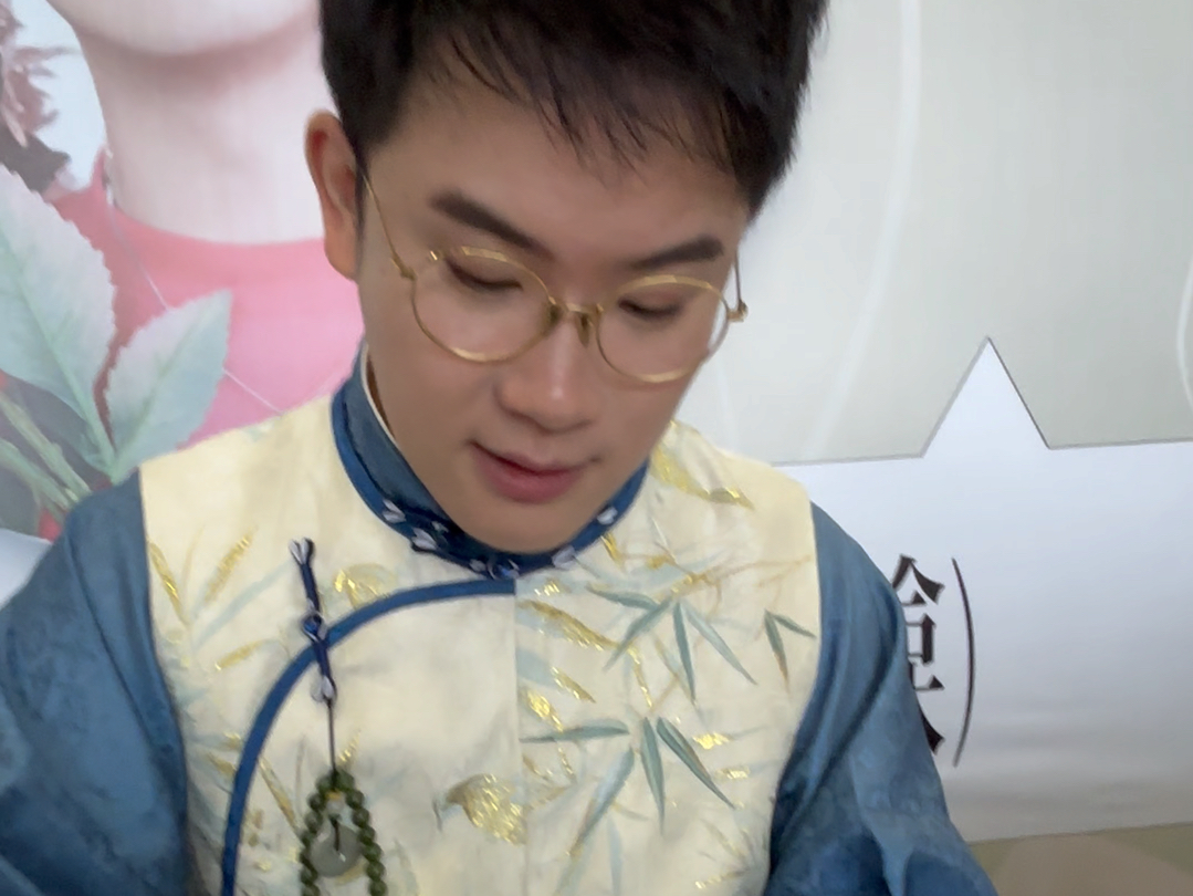 喆哥:你也是音乐专业的吗 我:啊啊啊啊啊是啊是啊不想