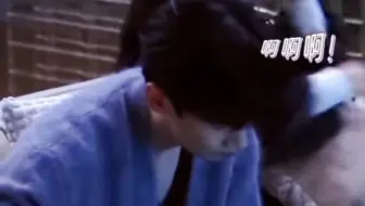 被吓的白～