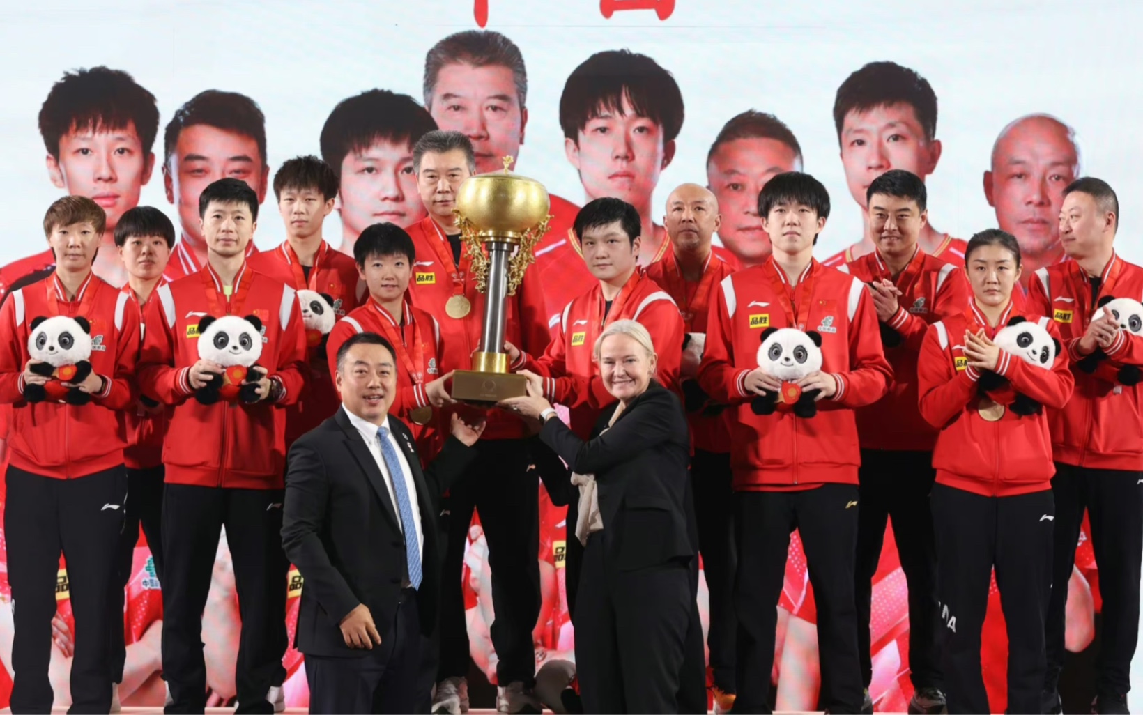 恭喜中国国家乒乓球队荣获首届世界乒联混合团体世界杯冠军