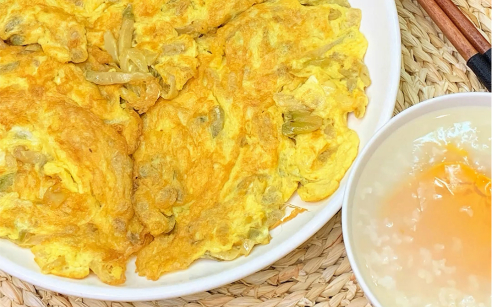 榨菜煎蛋,闽南很多人小时候喜欢吃稀饭配这道菜,清新爽脆,一口封神呀!