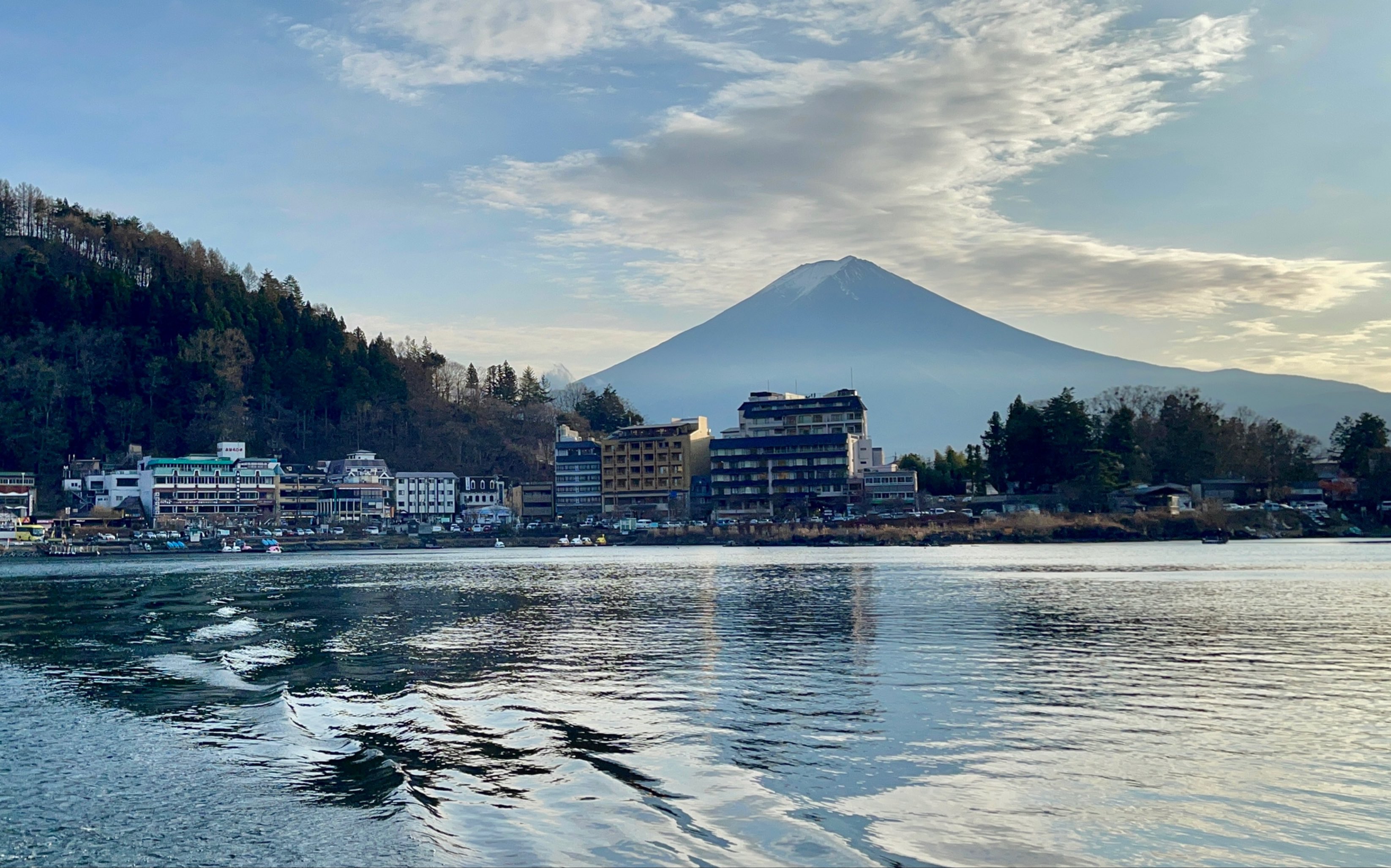 來河口湖不能錯過噠游船喔 能看到不一樣角度的富士山 湖景也是超療癒