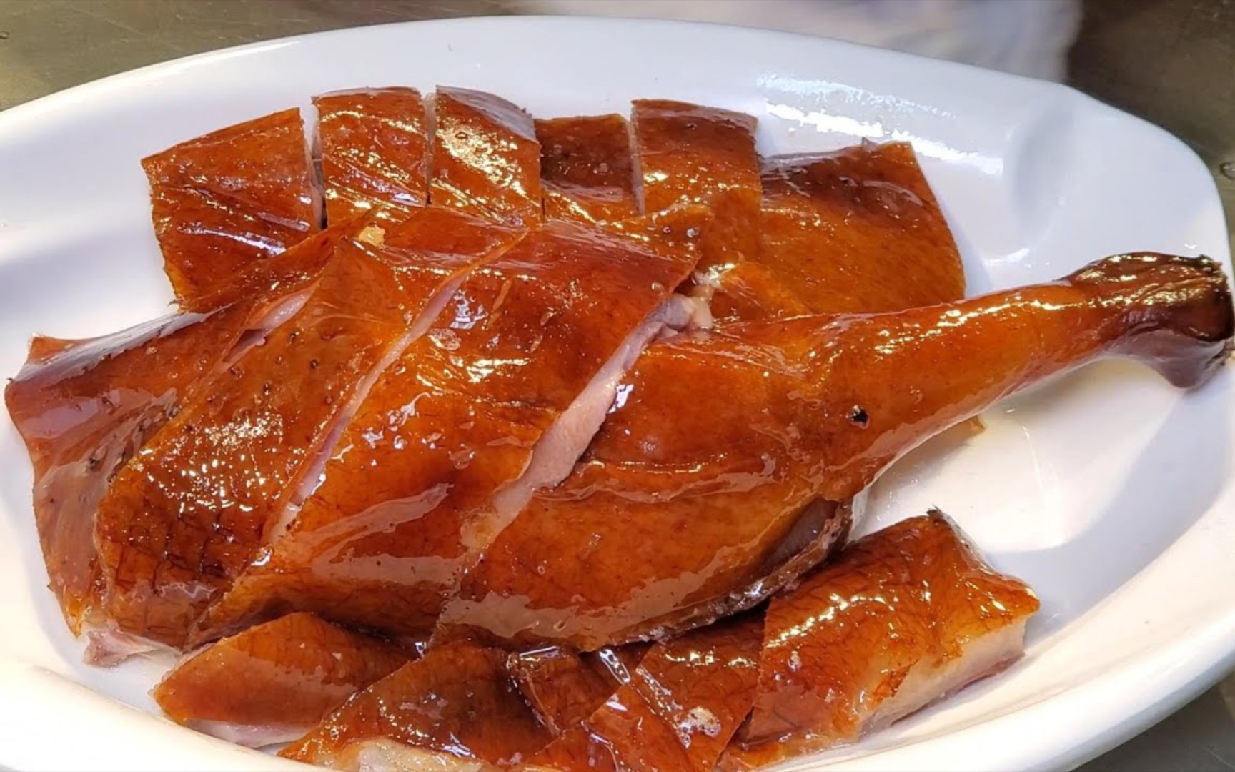 十年苦练 成就稳健刀工 华哥斩烧鹅 热辣辣爆汁脆皮 皮色饱满枣红黄金