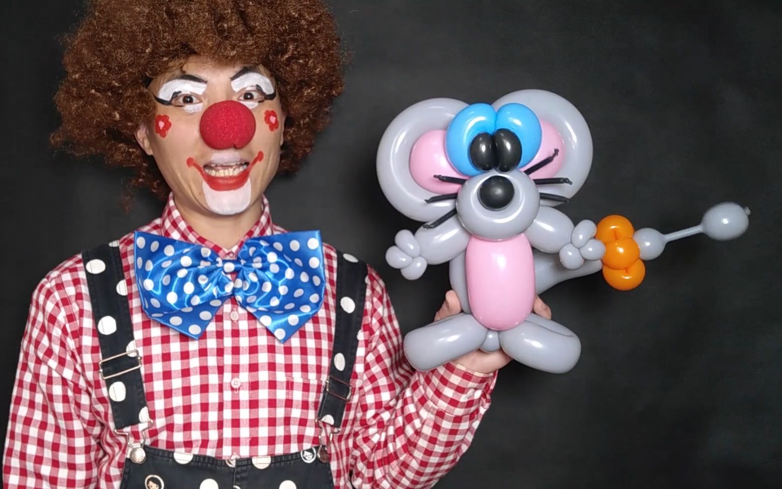 今天用气球做的老鼠象极了杰瑞,就是猫和老鼠里的杰瑞呀!