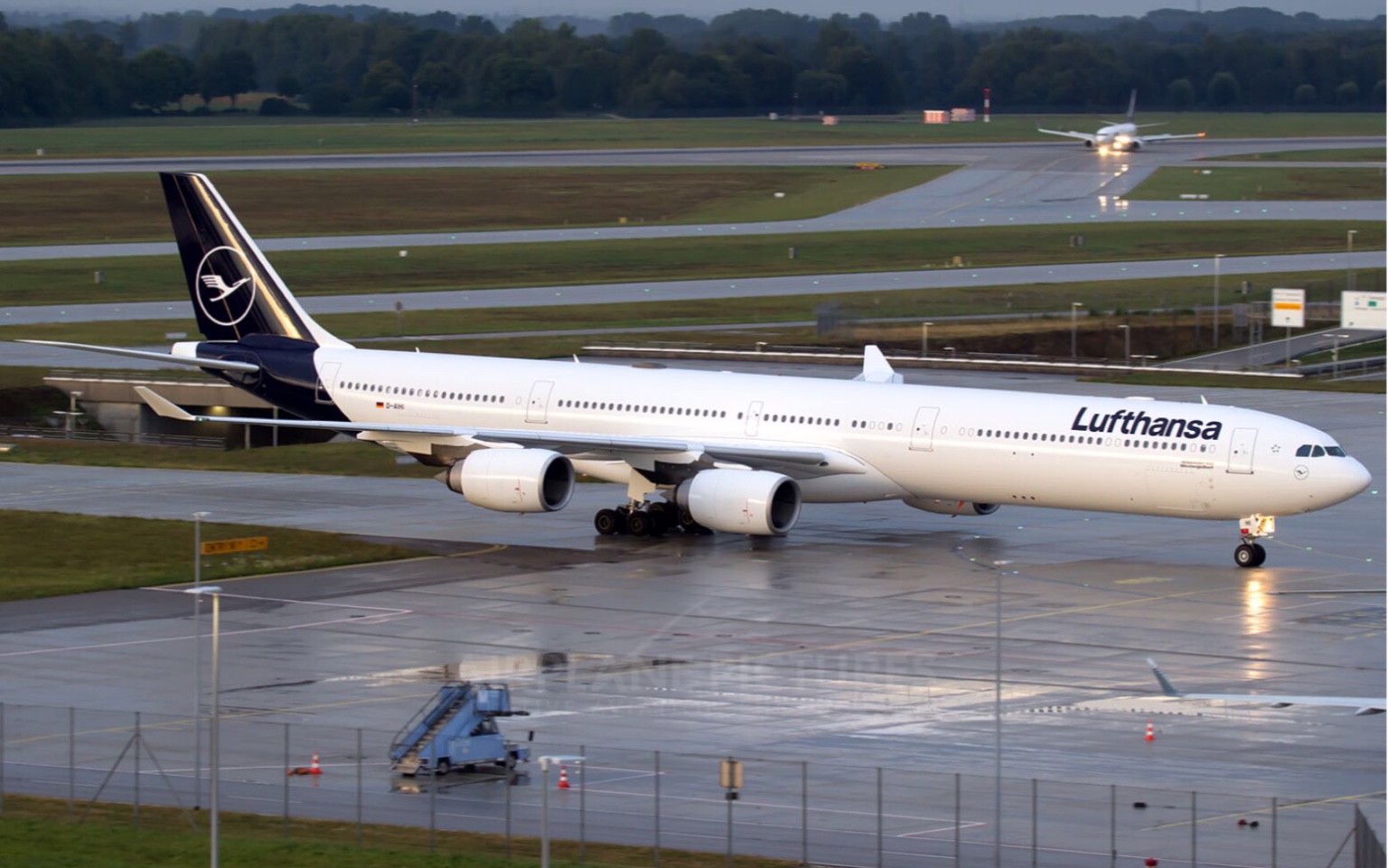 汉莎航空a340642纸模制作看简介