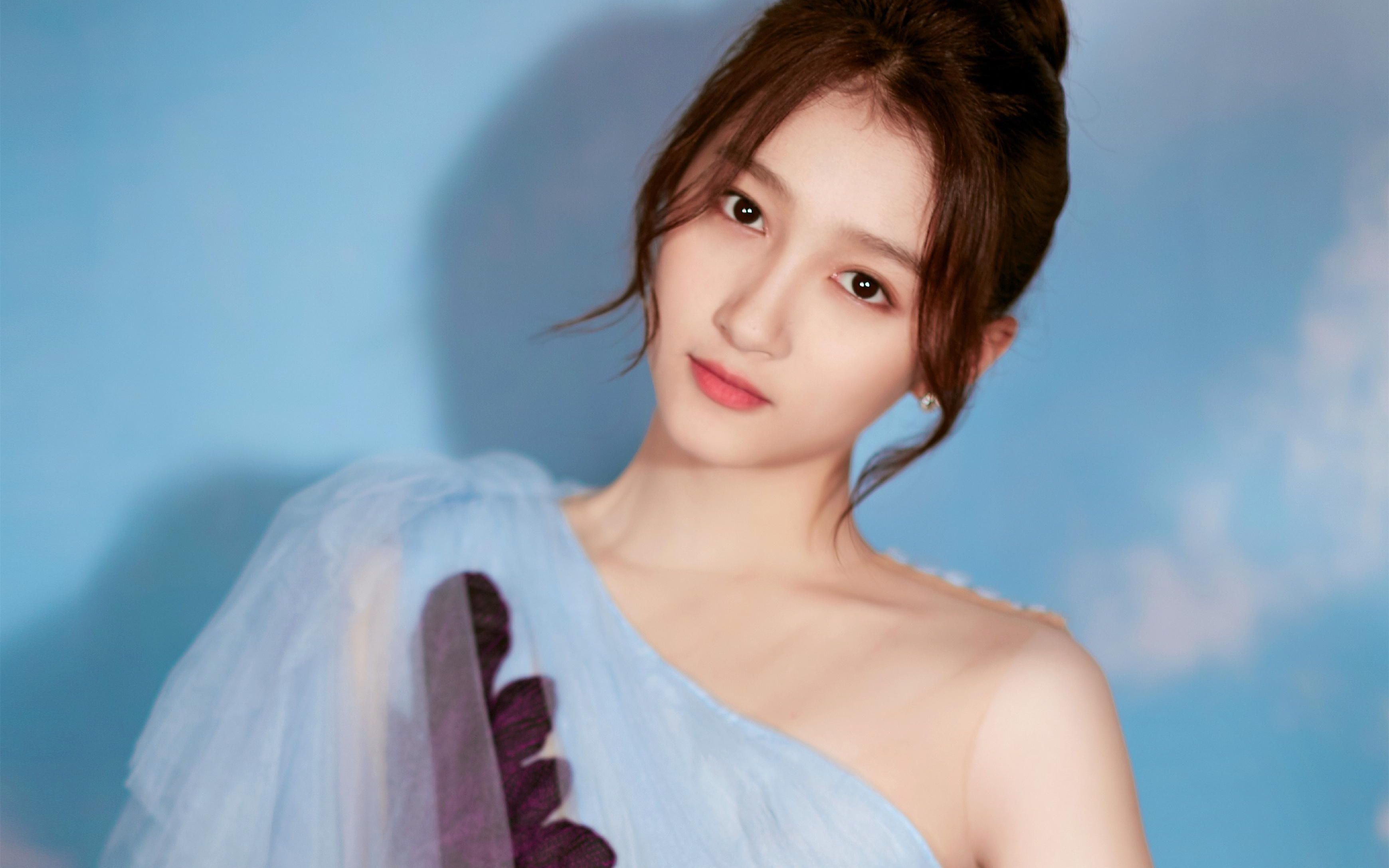 关晓彤不愿意曝光行程怒怼粉丝,但又立刻秒怂删文,网友直呼内行_哔哩