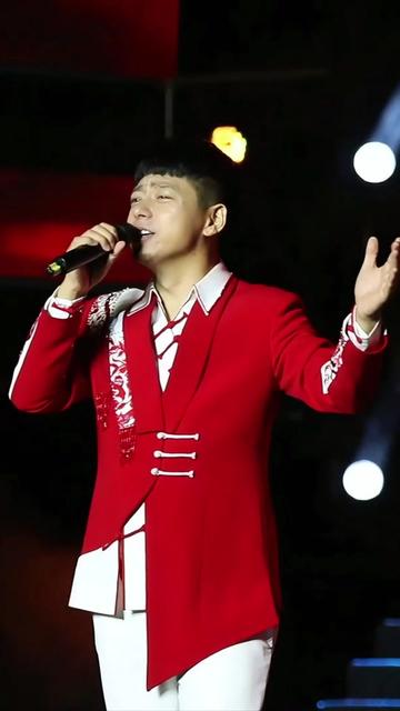 陕北小夫妻组合演唱歌曲《赶大车》