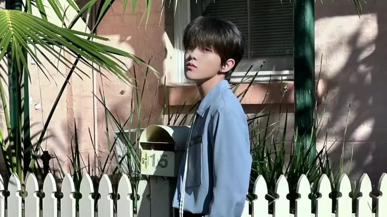 张星特机场被私生泼水,对方态度嚣张,放话:见你一次泼一次