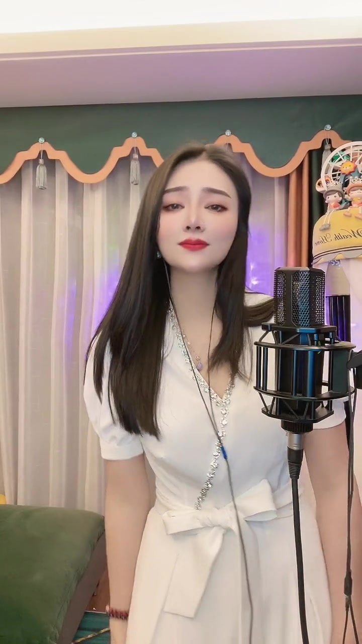 才艺主播爱音乐爱唱歌感谢一路陪伴一路支持你的眼角流着我的泪