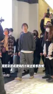 Video herunterladen: 刘宪华的小粉丝好热情 要想成功引起爱豆注意还得嗓门大啊哈哈哈哈哈星娱乐现场