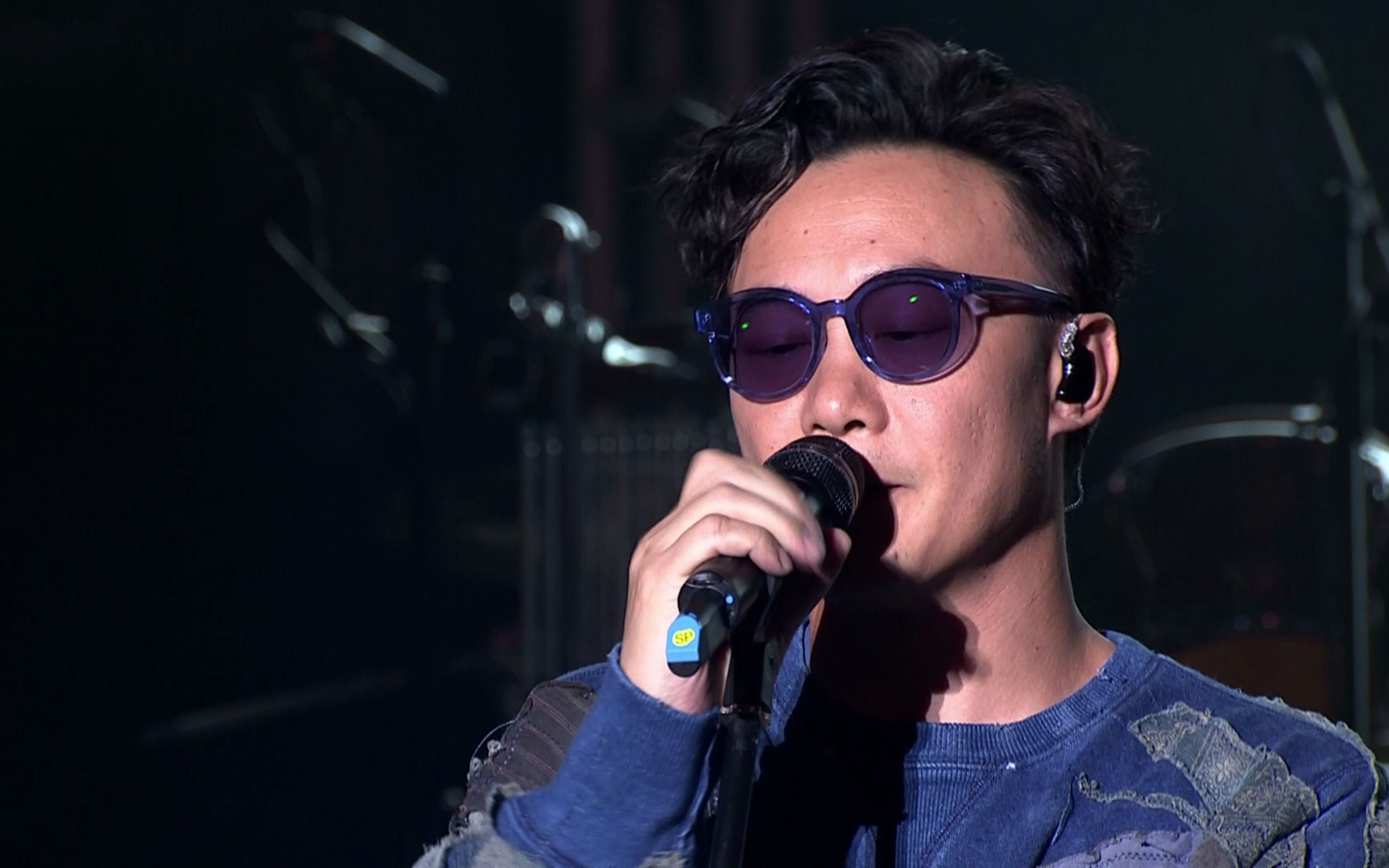 【陈奕迅】l.o.v.e. is l.i.v.e.