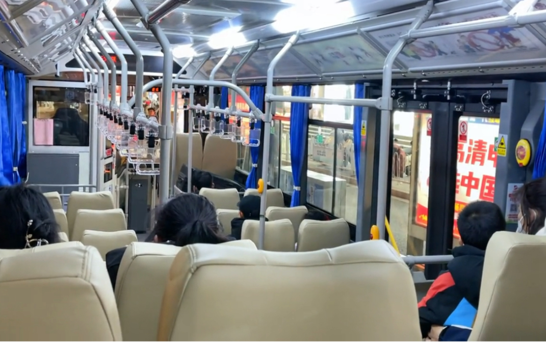 徐州公交11路运转体验(1):舒适的软座车,座位还有安全带.