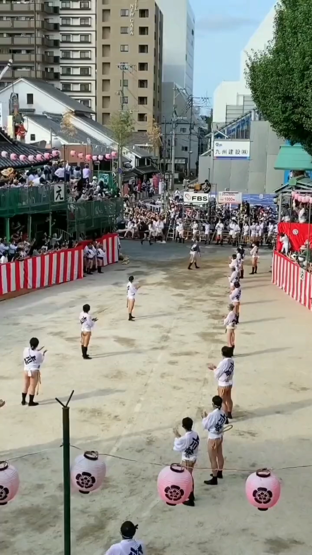 [图]日本祭祀场面，小鬼推大鬼