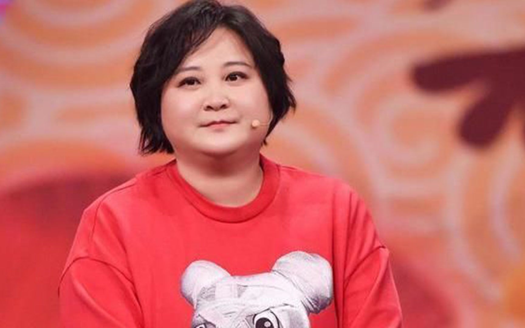 40岁贾玲身材回春!体重骤减身形暴瘦,水桶腰变水蛇腰