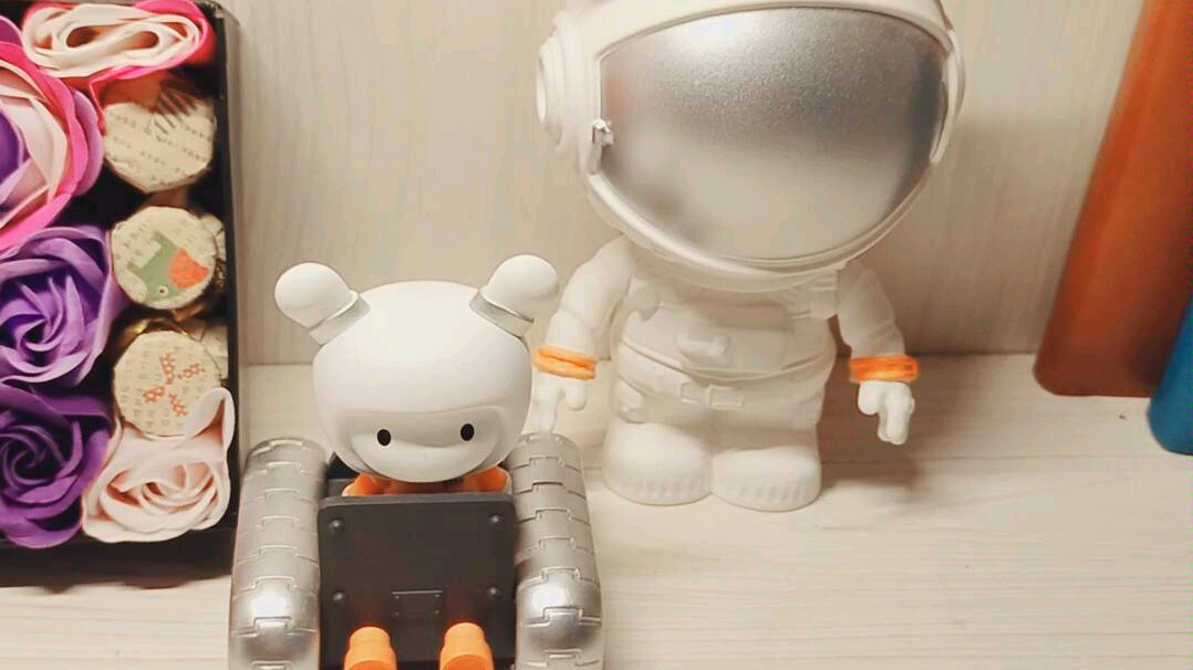 活动  新春大拜年,月球米兔和宇航员米兔祝大家新年快乐身体健康!