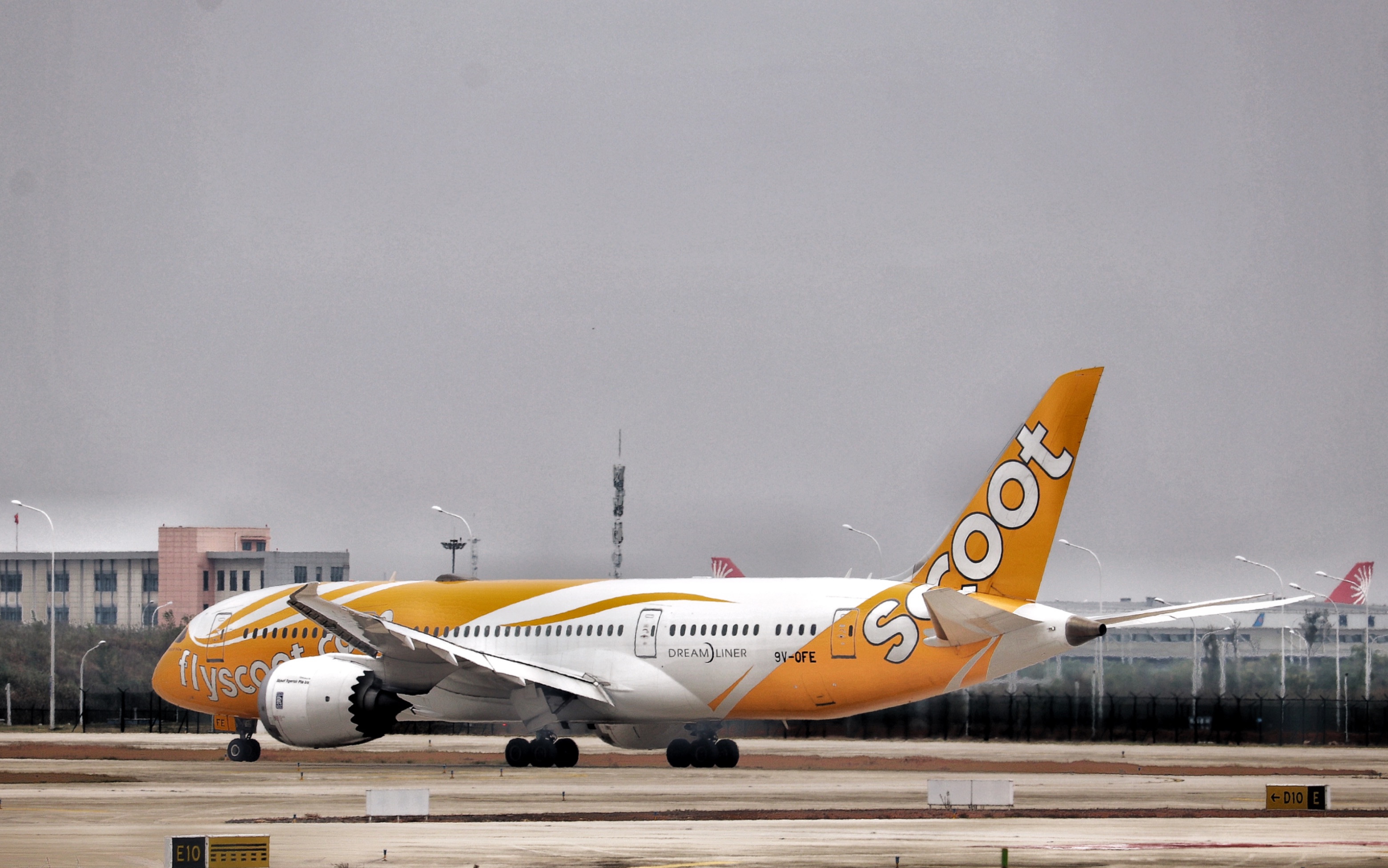 新加坡酷航波音787,降落武汉天河机场2跑道