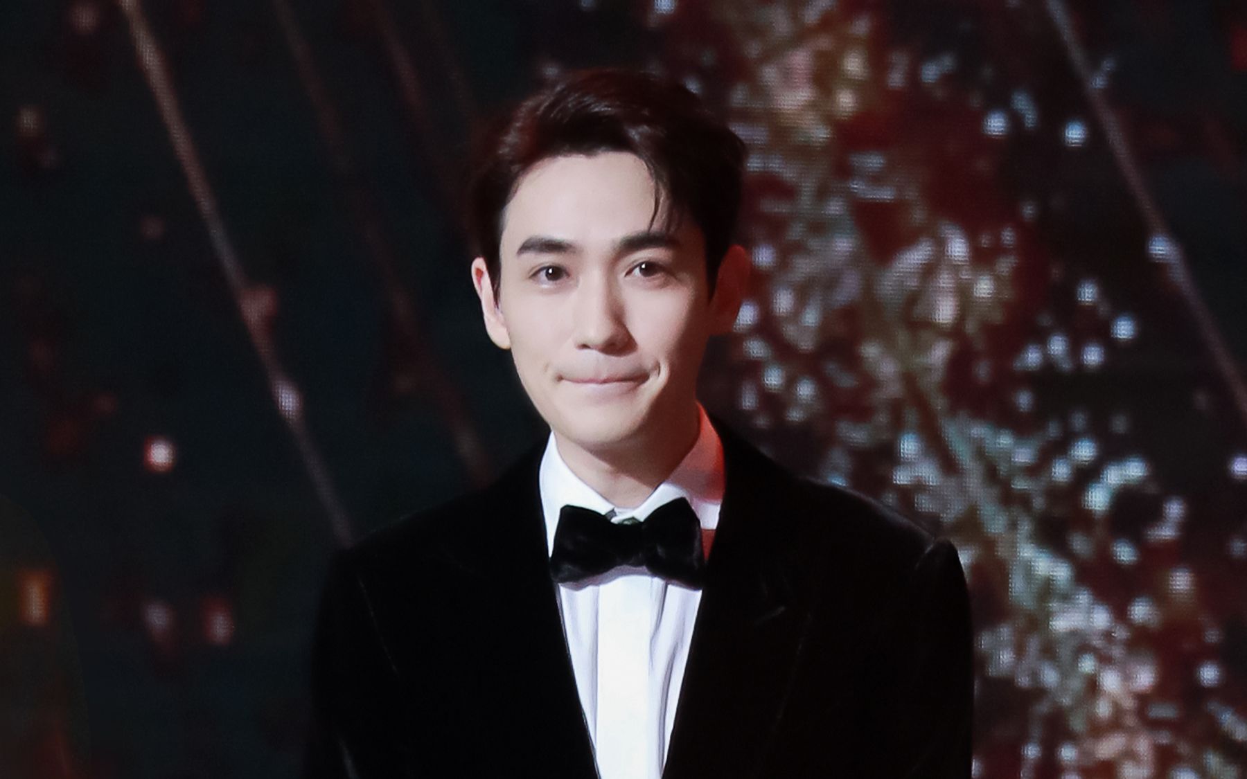 朱一龙 2019阅文盛典领奖完整直拍_哔哩哔哩_bilibili