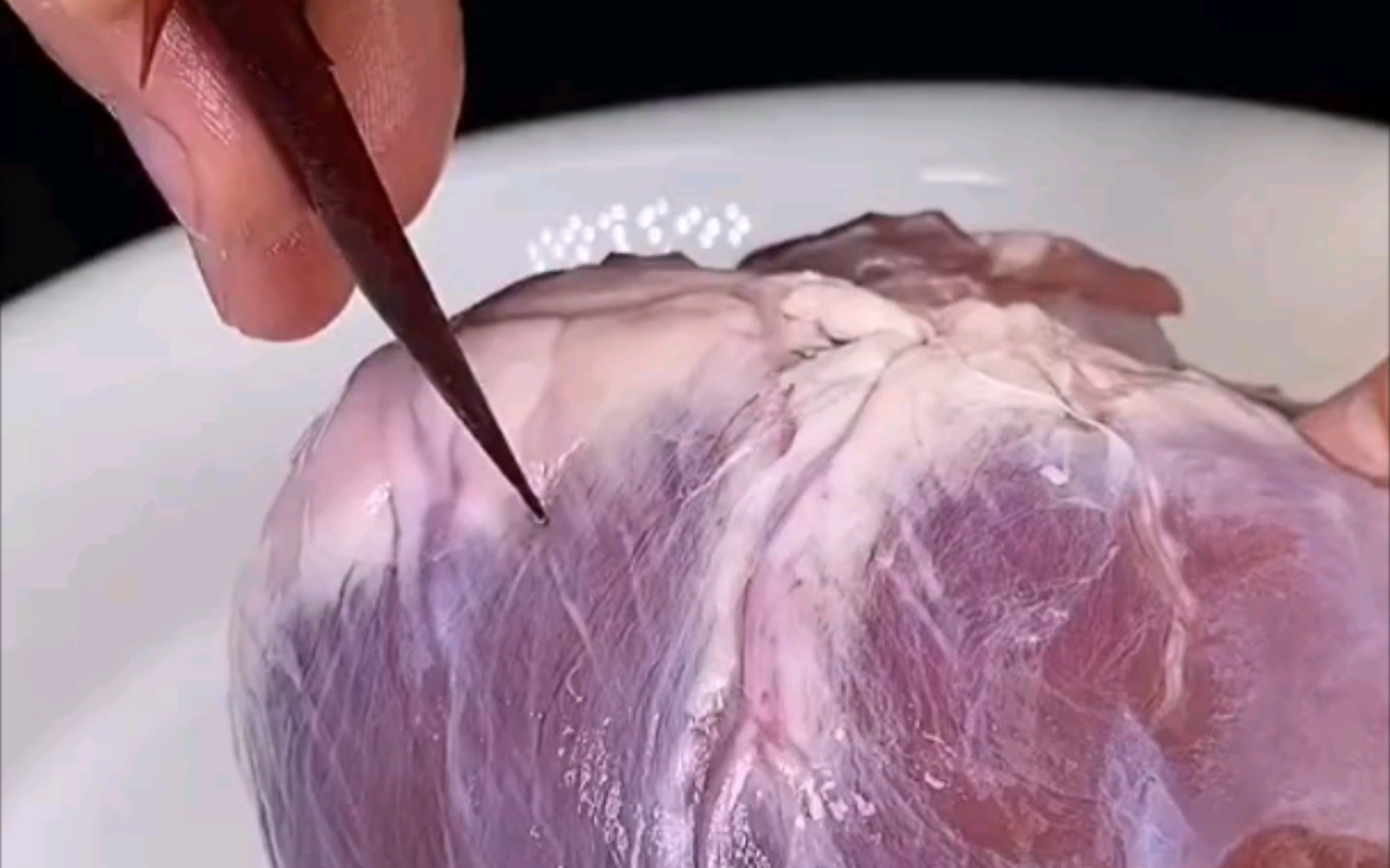 皂角刺蒸猪心这道菜很多朋友都没见过,觉得很奇葩,但老祖宗留下来的