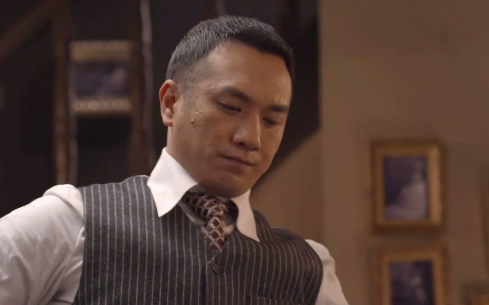 英雄祭:汪若诗一大早不见踪迹,宋飞刚巧查出她的身份