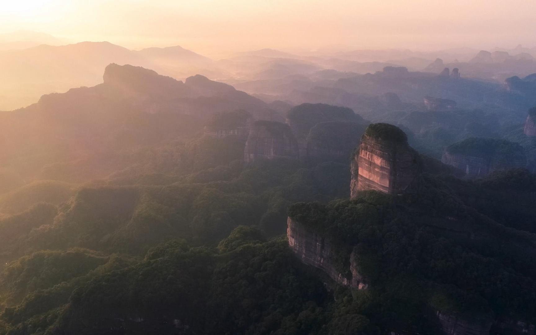 [图]红色山群 | 中国广东省丹霞山，广东省韶关市（© Yiming Li/Getty Images）