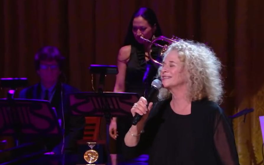 [图]【白宫演出现场】Carole King - I Believe in Loving You 2013