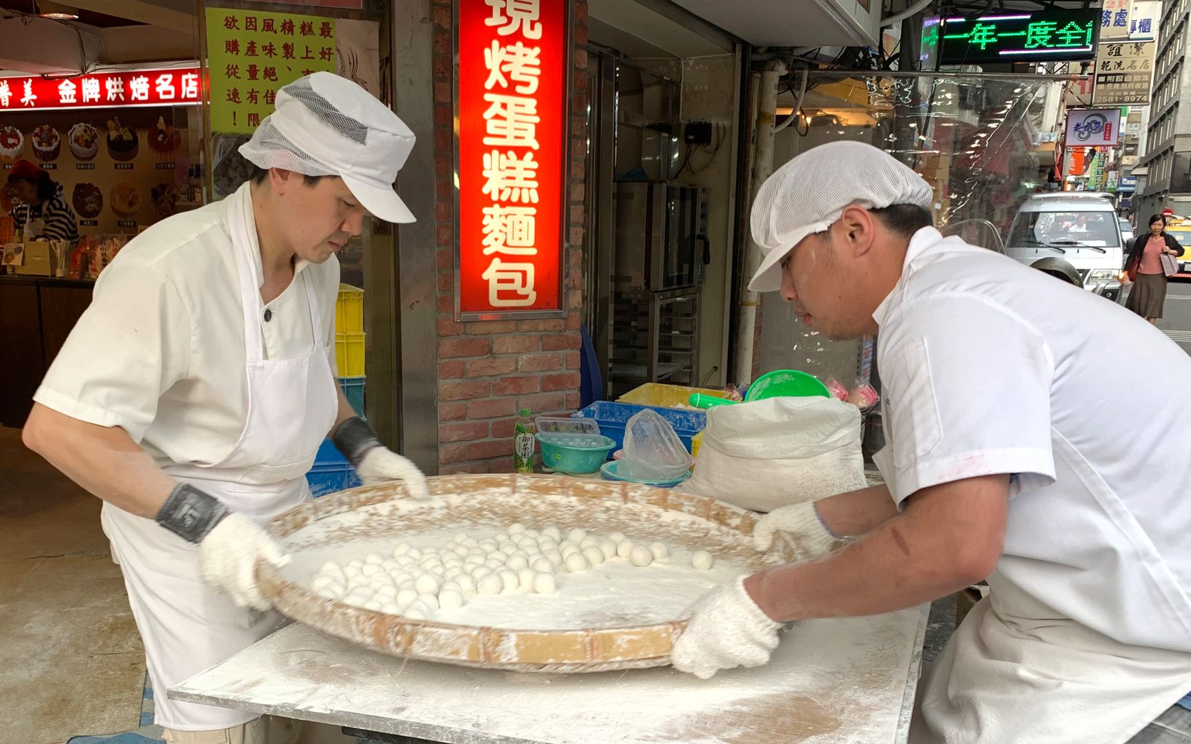 五十年老店国宝师父高超手艺手工滚元宵 台北中山区哔哩哔哩bilibili