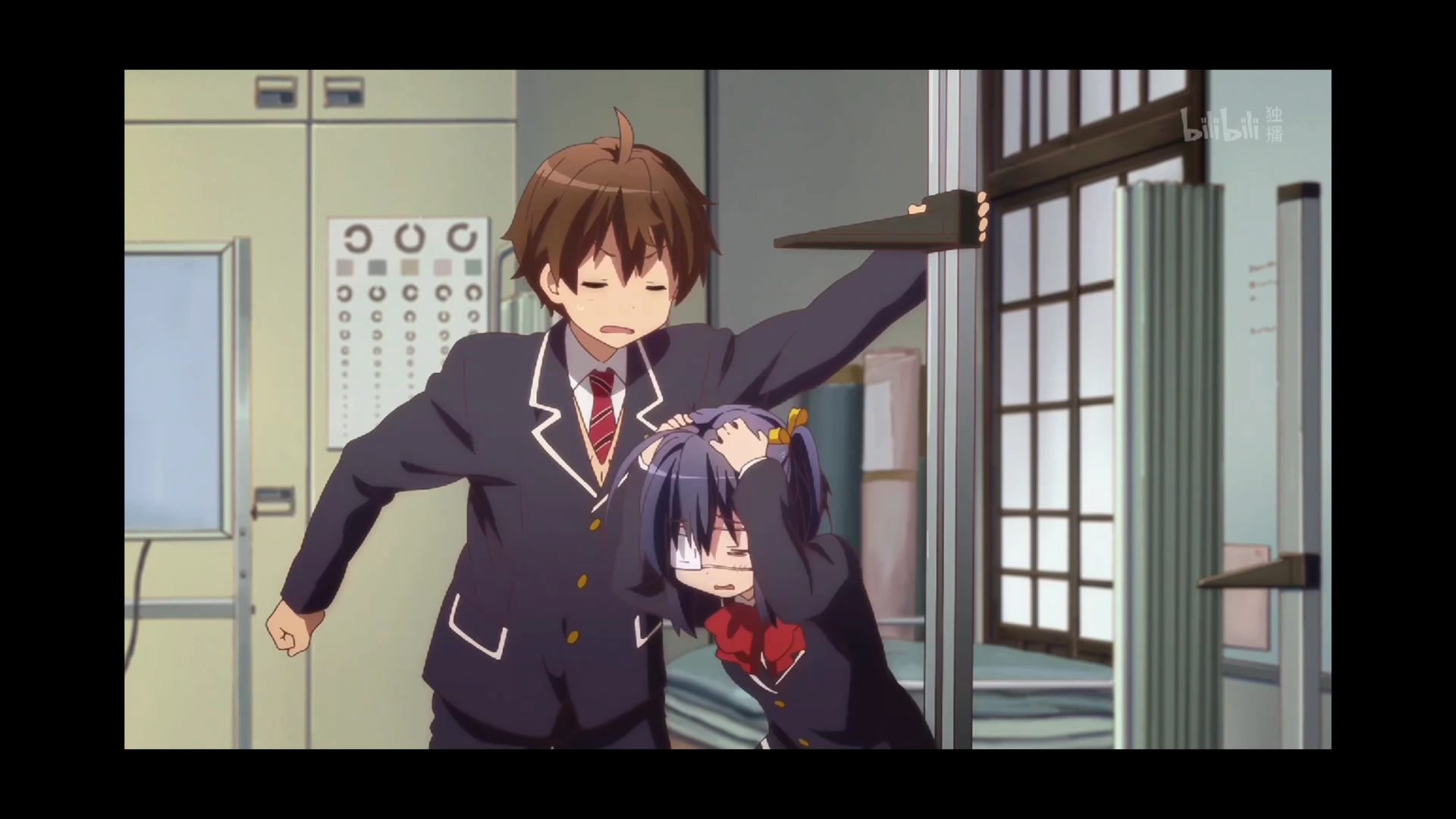 六花:勇太,别打了,疼!