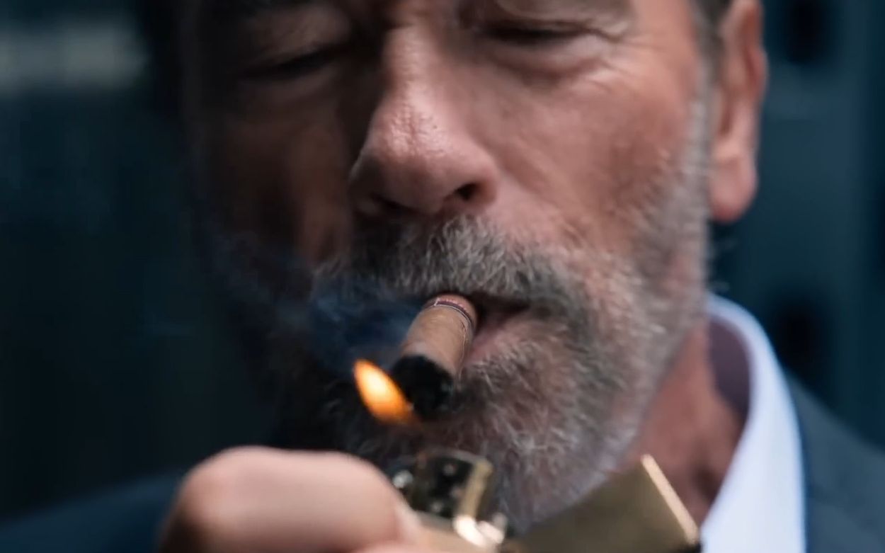 施瓦辛格首演美剧!netflix喜剧动作《面目全非》首支预告丨5月25上线