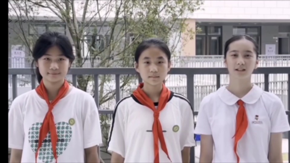 福州英才中学师生合唱《我和我的祖国》