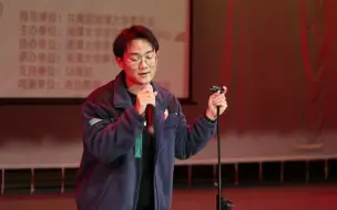 Download Video: 【湘潭大学十佳歌手】刘友知《泪桥》半决赛舞台|伍佰