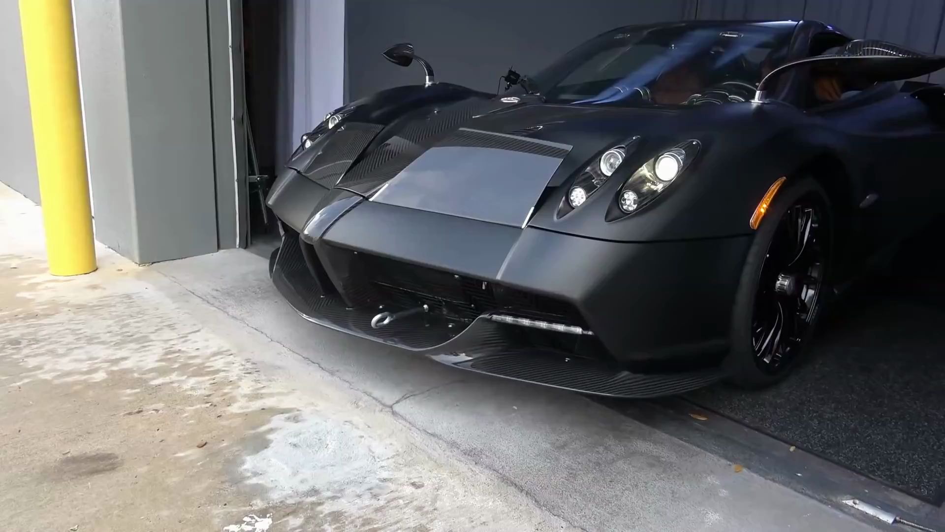帕加尼 huayra roadster 敞篷 黑碳 pagani huayra roadster black
