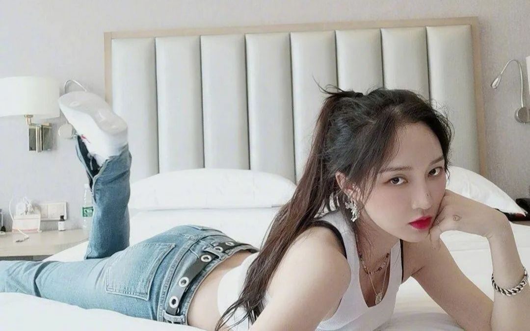 【孟佳】ins日常唱歌锻炼跳舞 可爱的佳佳_哔哩哔哩 (゜-゜)つロ 干杯