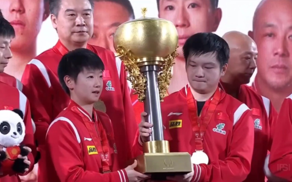 (胖莎/阵营)成都混团:莎莎和东东熊猫交换～好甜～视频来源cr.