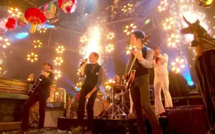 Download Video: 中西结合！Coldplay圣诞节晚会上表演《Christmas Lights》！