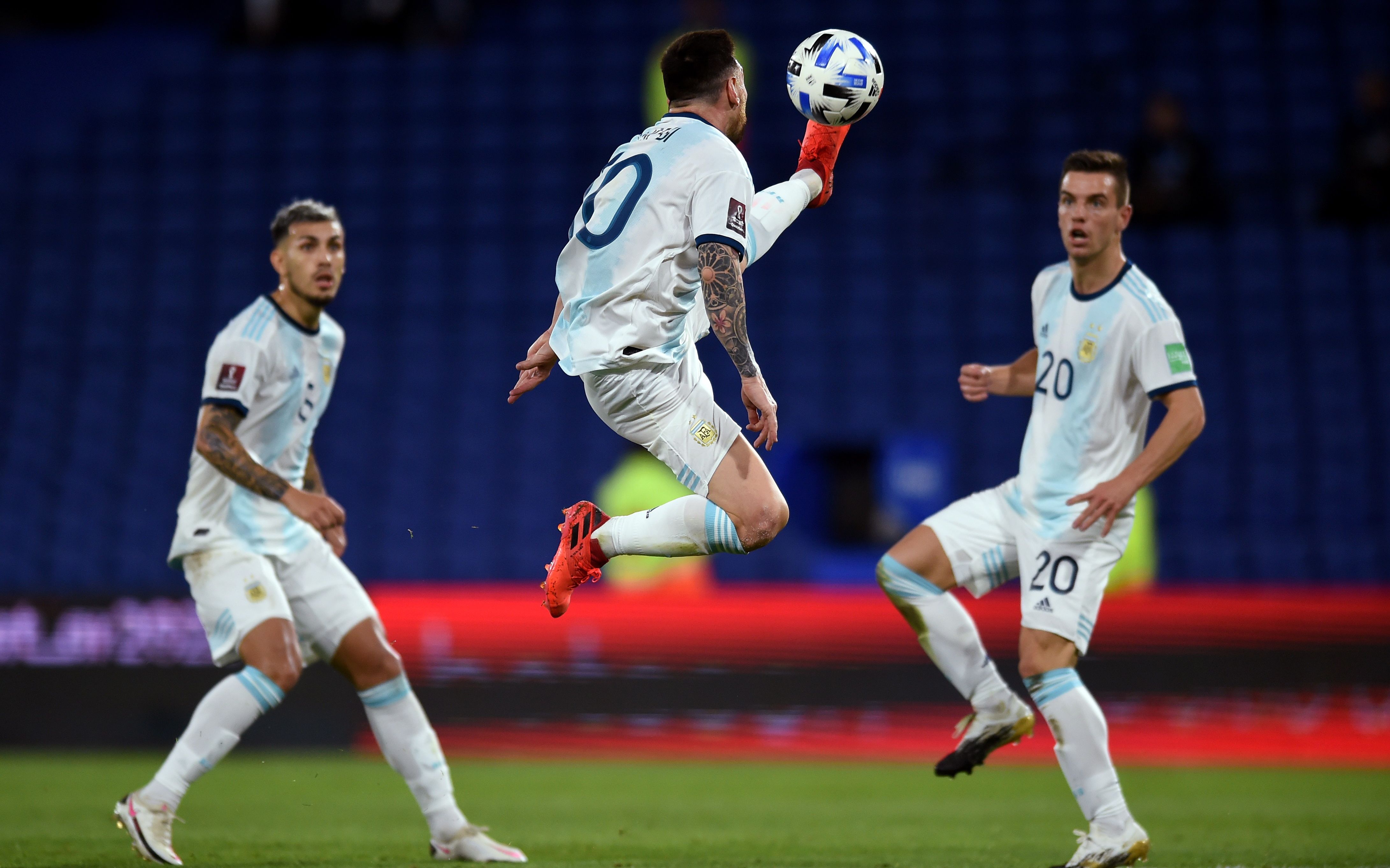 梅西最不可思议的停球,如果不是镜头记录下来,绝不信这是真的!