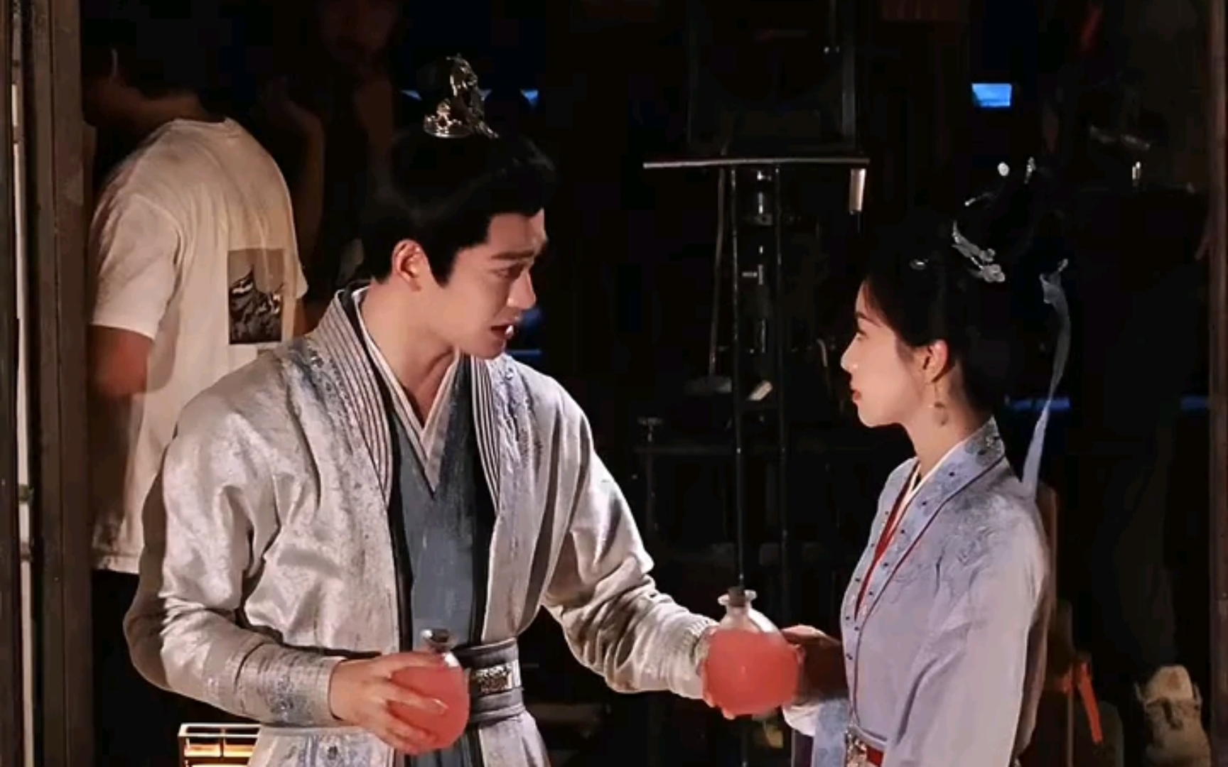 宋茜丁禹兮《山河枕》楚瑜卫韫一起喝酒路透!