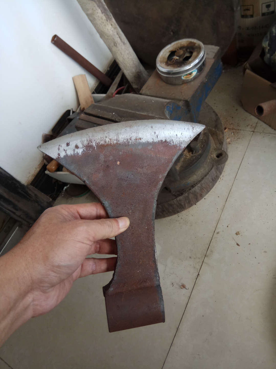 以前突发奇想做的斧头,磨好准备装柄._哔哩哔哩_bilibili